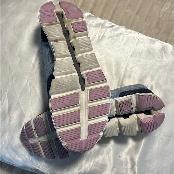 Stylish Women's Athletic Shoes in Mint and Navy - Picture 6 of 6